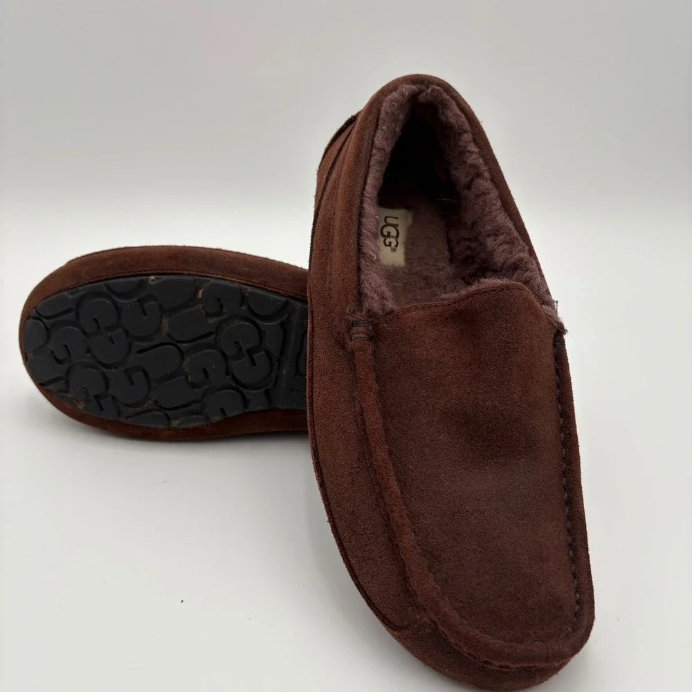 UGG‎ Mens 8 Ascot Suede Leather Moccasin Slippers Chestnut Brown Sheepskin Lined